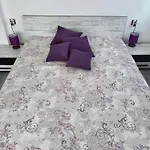 Purple דירה וליקו טורנובו