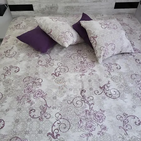 Purple Lägenhet *